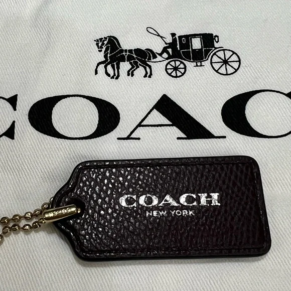 Coach New York Pebbled Leather Bag Tag in mapla with Gold Chain - Picture 4 of 9